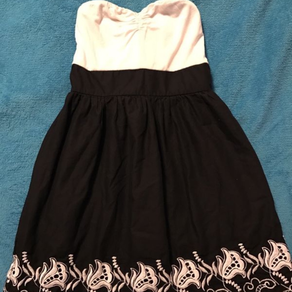 Wet Seal black and white strapless dress